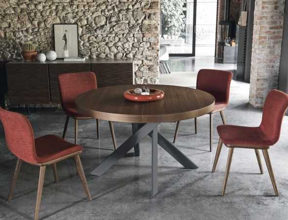 שולחן נפתח בעל רגלי מתכת ומשטח עליון מעץ.
ניתן להזמין במגוון מידות וחומרים.