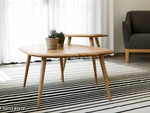 סט שולחנות סלון מעץ אלון מלא בשילוב לכה לבנה, ניתן להזמין גם בנפרד.