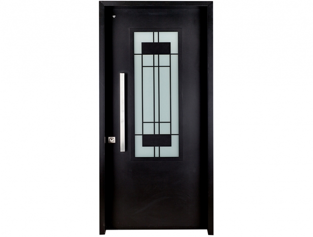 דלת פלדלת שחורה, בעלת קווים נקיים המעניקים לדלת עיצוב עוצר נשימה ואמירה עיצובית הרמונית. בדלת שילוב של זכוכית חלבית, המעניקה לחלל הפנימי אור טבעי העובר דרכה.