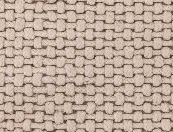 שטיח הארוג מחוטים הקלועים מחוטי צמר בצבע טבעי. חזק ומרשים ביופיו. מתאים לכל חדרי הבית