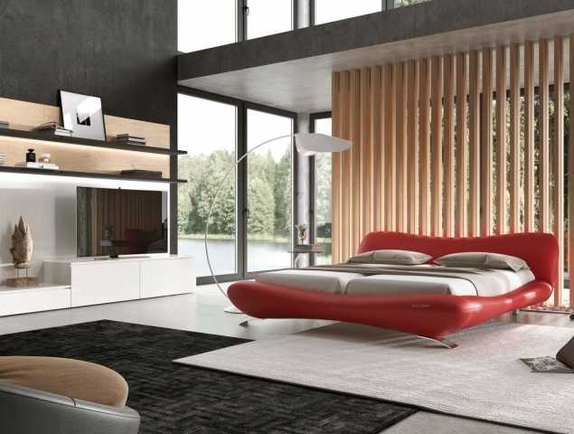 מיטה בצבע אדום עשויה מעור משולב עם רגלי מתכת