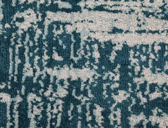 שטיח בגוונים טורקיז לבן שטיח מחומר מיקרו פייבר מאוד נעים וקל לתחזוקה