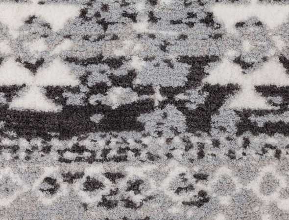 שטיח בגוון אפור ולבן העשוי ממיקרו פייבר, נעים וקל לתחזוקה 