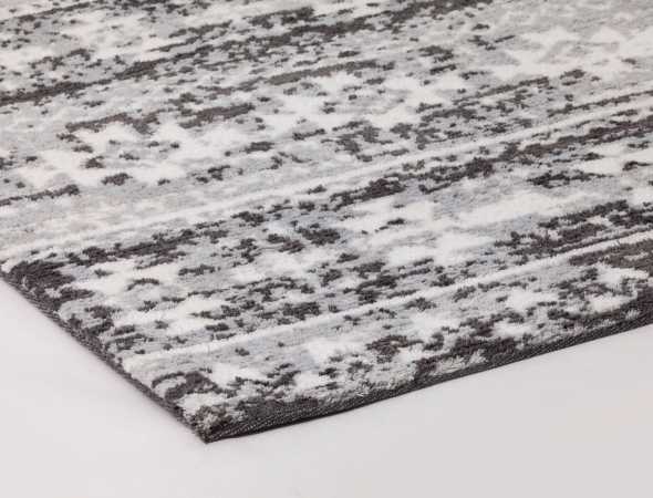שטיח בגוון אפור ולבן העשוי ממיקרו פייבר, נעים וקל לתחזוקה 