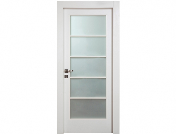 דלת טופ טאץ לבן עם חלון יפני חצי שקוף
