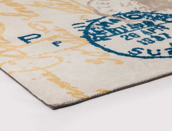 שטיח בגוונים כחול, בז וצהוב עשוי מחומר מיקרו פייבר, נעים וקל לתחזוקה 