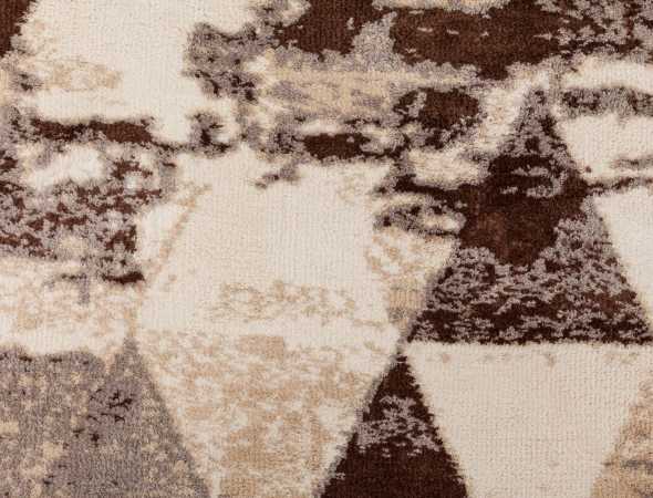 שטיח בגוונים חום, מוקה ובז העשוי ממיקרו פייבר, נעים למגע וקל לתחזוקה. 

