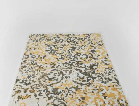 שטיח בגוון צהוב בז', מוקה  ממיקרו פייבר, נעים למגע וקל לתחזוקה. 