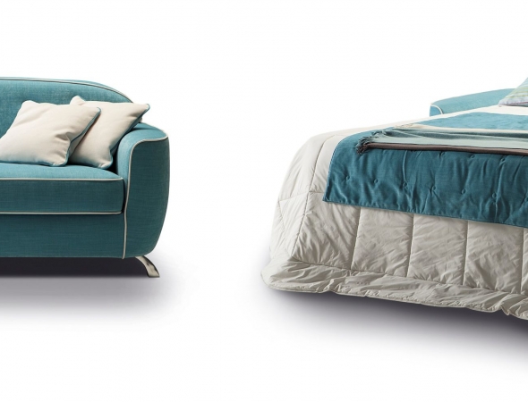 ספה בעיצוב איטלקי שאינו מסגיר את העובדה שהיא נפתחת למיטה המיועדת לשינה יומיומית.